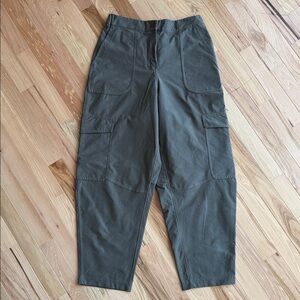 Charity Survivor 48 Ponderosa Lululemon Women's Green cargo Cropped pant